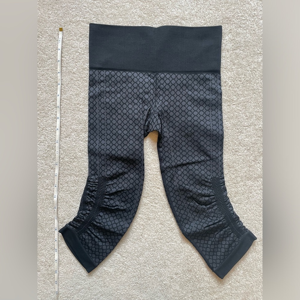 lululemon in the flow crop II - size 2